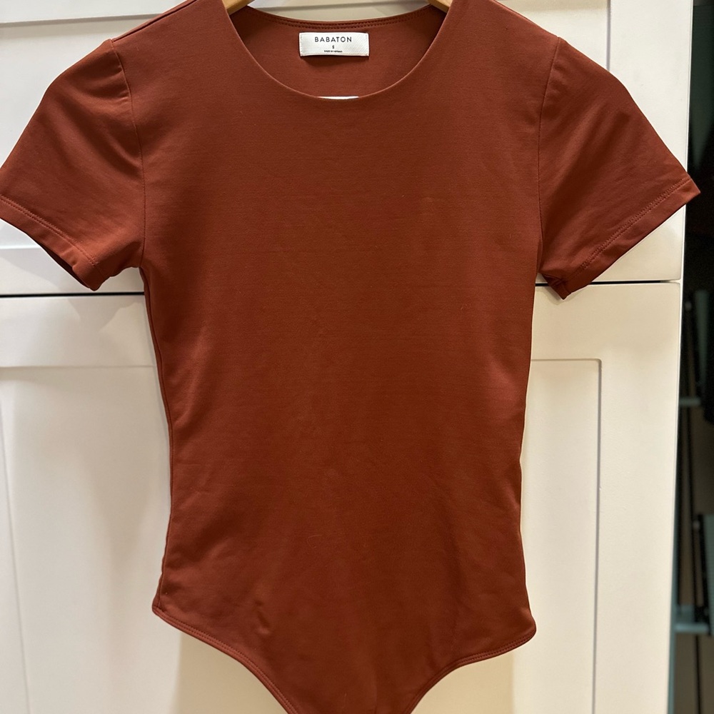 Babaton Crew Neck Contour Shortsleeve Bodysuit